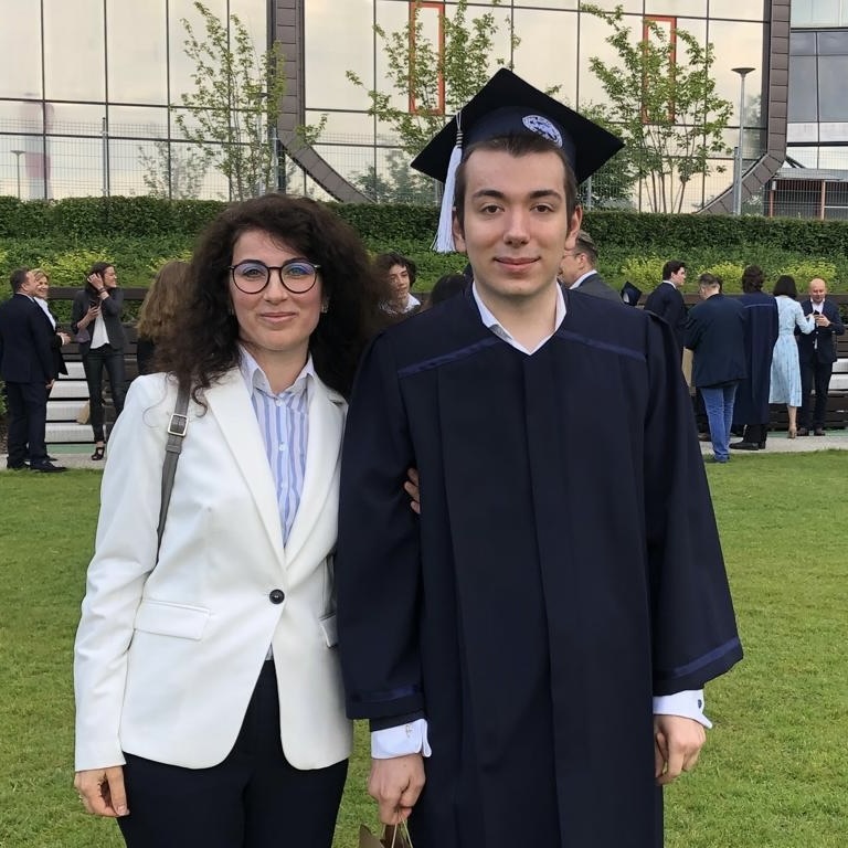 NEWS.ro: De la teme de pe o zi pe alta la învăţare cu sens: ce a descoperit o familie românească într-o şcoală britanică din Polonia