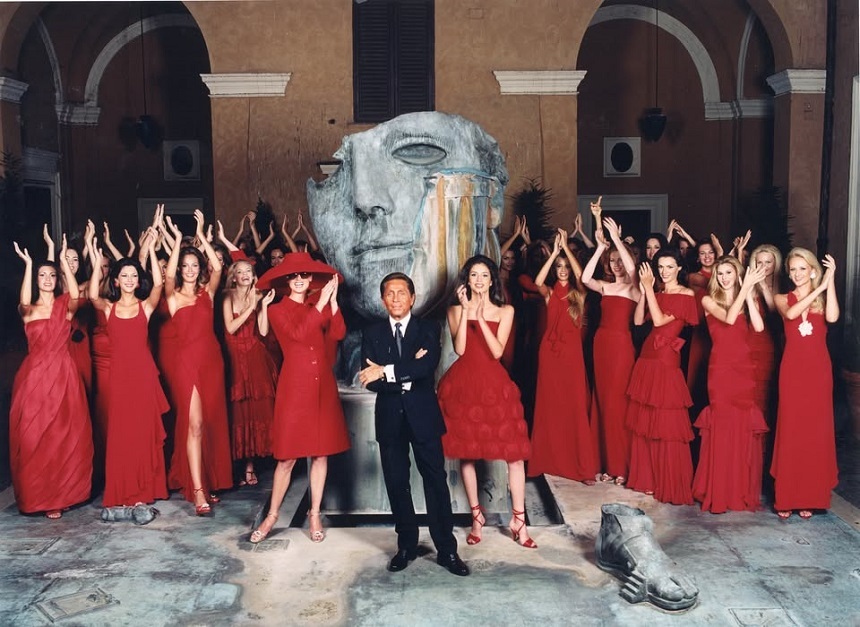 NEWS.ro: Designerul italian Valentino a murit la vârsta de 93 de ani