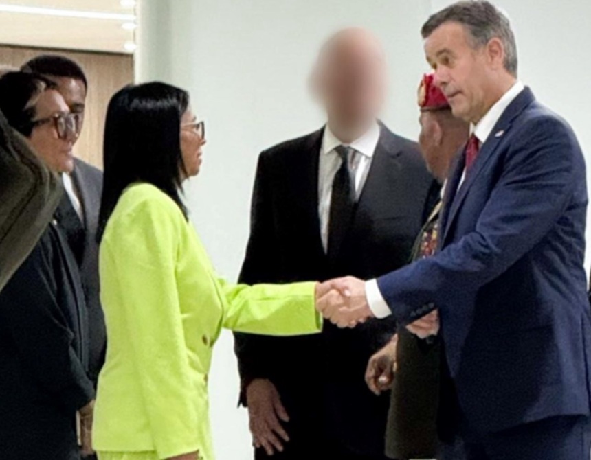 NEWS.ro: Directorul CIA John Ratcliffe s-a întâlnit cu preşedinta interimară Delcy Rodriguez la Caracas, pentru a-i transmite mesajul că SUA ”abia aşteaptă să construiască o relaţie de lucru mai bună”