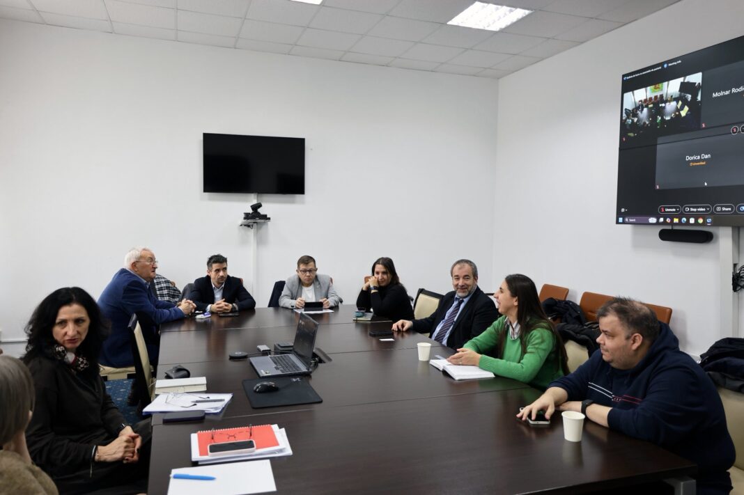 NEWS.ro: Discuţii la Ministerul Sănătăţii despre neplata primei zile de concediu medical: Ministrul a propus sa se plătească prima zi în cazul bolilor cronice cu internare periodică. Asociaţiile de pacienţi propun separarea codurilor de boală: cronică şi acută