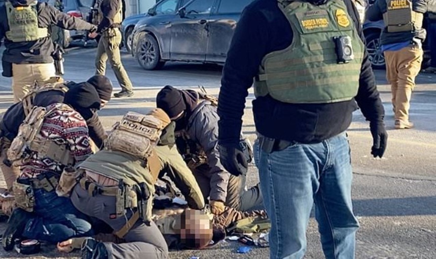 NEWS.ro: Doi agenţi ICE, implicaţi în uciderea lui Alex Pretti la Minneapolis, suspendaţi, anunţă Guvernul Trump