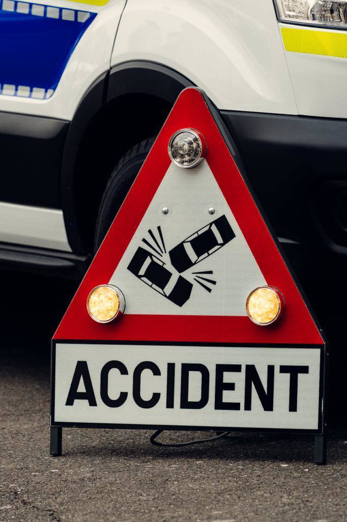 NEWS.ro: Doi răniţi, între care un minor, după ce un autoturism s-a răsturnat, în judeţul Cluj