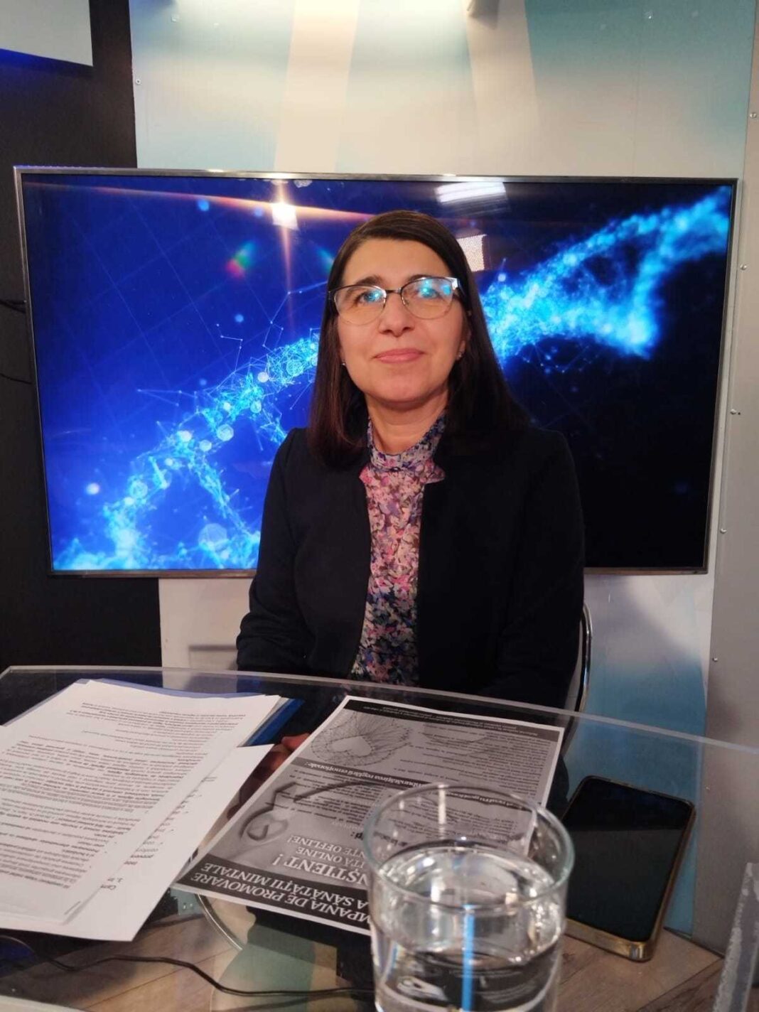 NEWS.ro: Dr. Eugenia Bratu (INSP): Nu am da un drog copiilor cu bună-ştiinţă. Aşa cum nu am da copiilor cu bună-ştiinţă un drog, trebuie să avem grijă cum le dăm aceste medii digitale