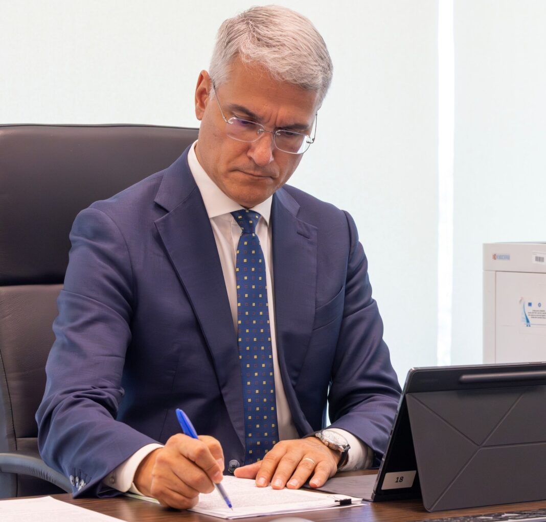 NEWS.ro: Dragoş Pîslaru: Comisia Europeană, cel mai probabil foarte curând, e o chestiune de zile, trebuie să vină şi să spună - ”Noi credem că din cererea de plată 3 nu s-au făcut A, B, C, deci primiţi din 860 de milioane de euro doar o parte”