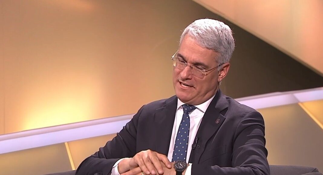 NEWS.ro: Dragoş Pîslaru critică şi laudă PSD: E cu partea dorsală în două luntrii / Jos pălăria pentru Rogobete, Ivan şi Manole - VIDEO