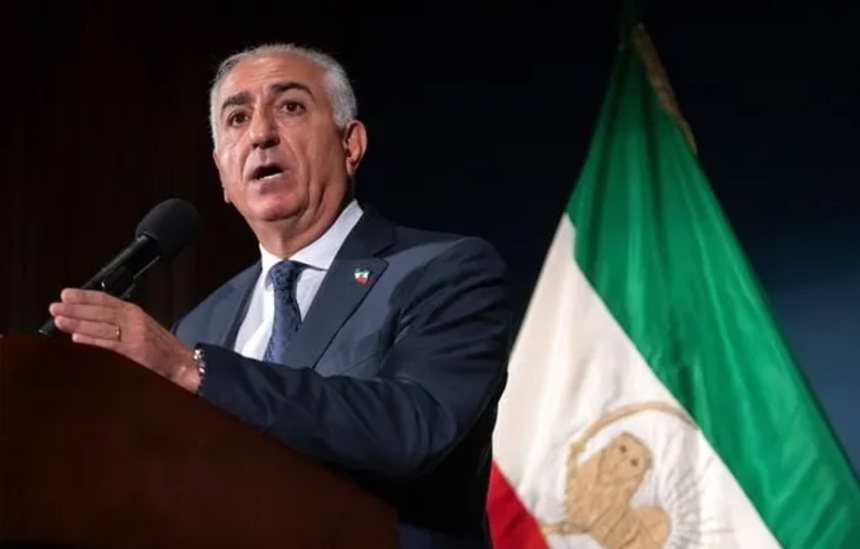 NEWS.ro: Fiul fostului şah al Iranului, Reza Pahlavi, consideră că puterea iraniană va cădea până la urmă. El se declară pregătit să conducă o tranziţie democratică şi cere atacuri ”chirurgicale” împotriva Gardienilor Revoluţiei