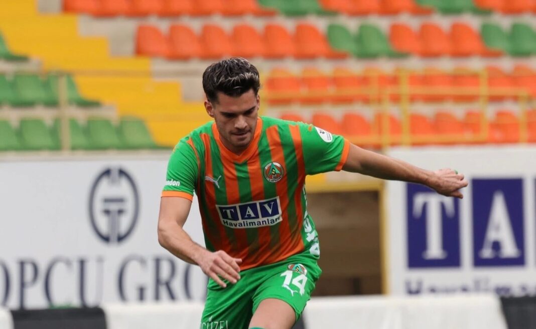 NEWS.ro: Fotbal: Metaloglobus – Alanyaspor 0-2, într-un amical în care Ianis Hagi a deschis scorul
