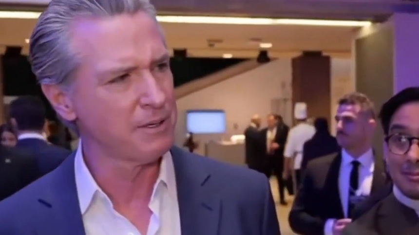 NEWS.ro: Guvernatorul Californiei, Gavin Newsom, cere demisia lui Kristi Noem, după ce agenţii ICE l-au ucis pe Alex Pretti la Minneapolis