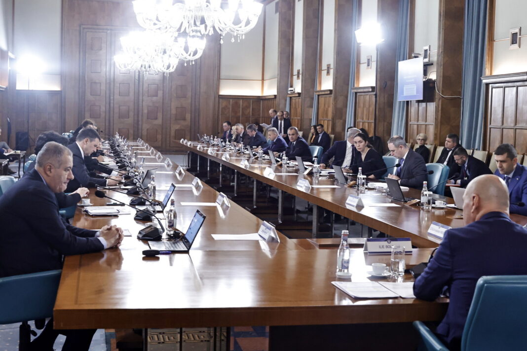 NEWS.ro: Guvernul introduce un termen de tranziţie pentru RO e-Factura, până la 1 iunie 2026