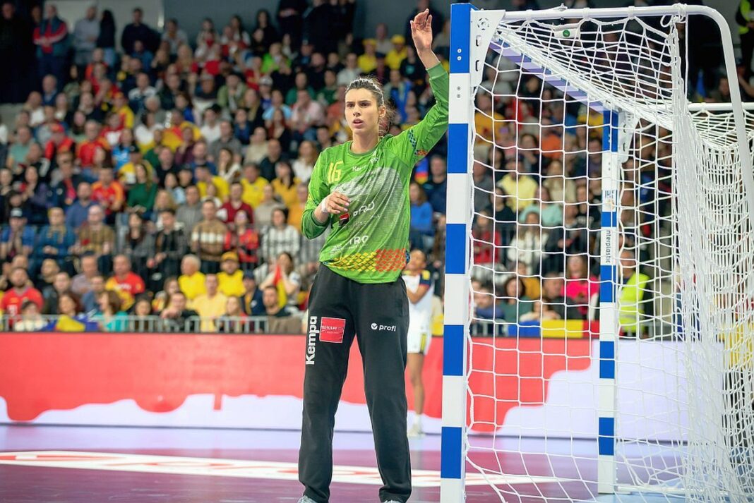 NEWS.ro: Handbal feminin: Portarul Denisa Şandru revine la CSM Bucureşti după 5 ani