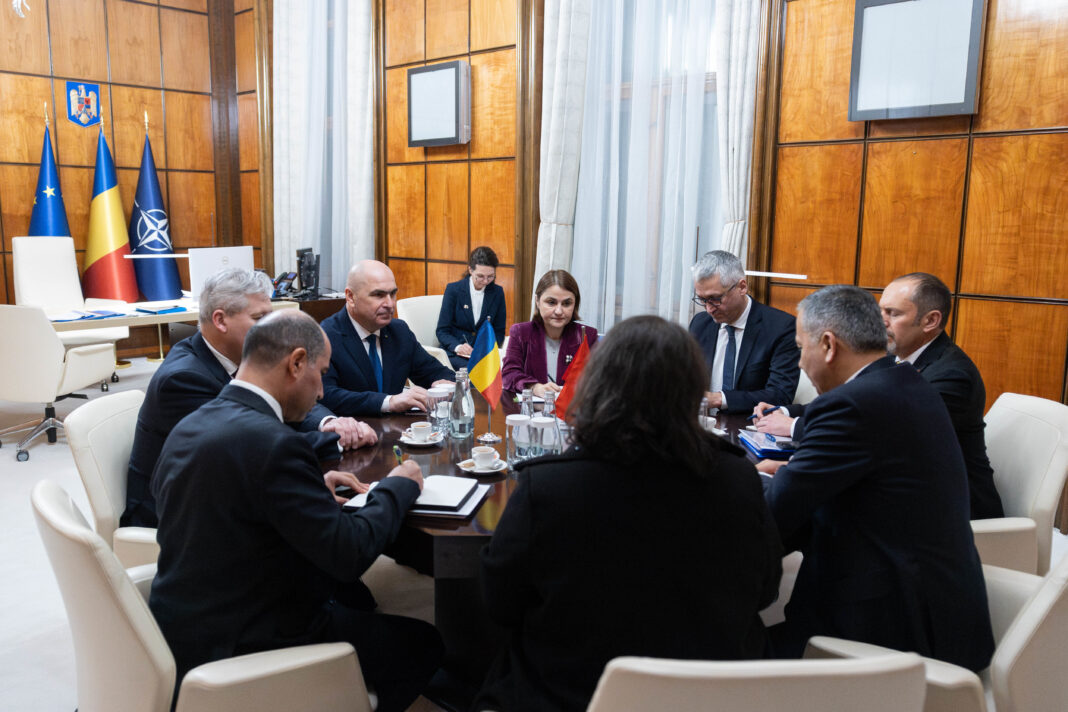 NEWS.ro: Ilie Bolojan, întâlnire Ali Yerlikaya, ministrul afacerilor interne din Republica Turcia / Premierul  a salutat viziunea comună şi a transmis mulţumiri pentru reluarea participării Turciei la Poliţia Aeriană a NATO, pe teritoriul României