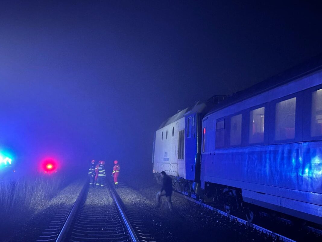 NEWS.ro: Incendiu într-un tren cu 200 de pasageri, în apropiere de Vaslui - FOTO