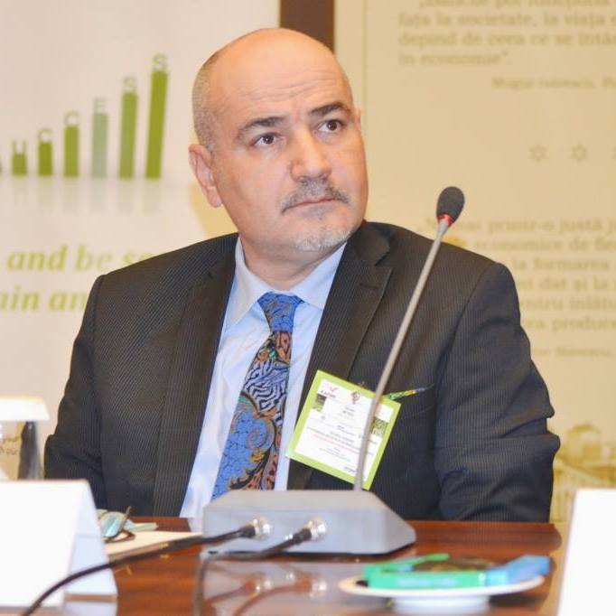 NEWS.ro: INTERVIU - Adrian Mitroi, economist: Guvernul nu are niciun motiv să mai funcţioneze în echipa şi în paradigma asta. Realitatea e clară: măsurile nu sunt potrivite, nu au avut efect. Ai luat toate măsurile fiscale posibile ca să rămâi în acelaşi deficit