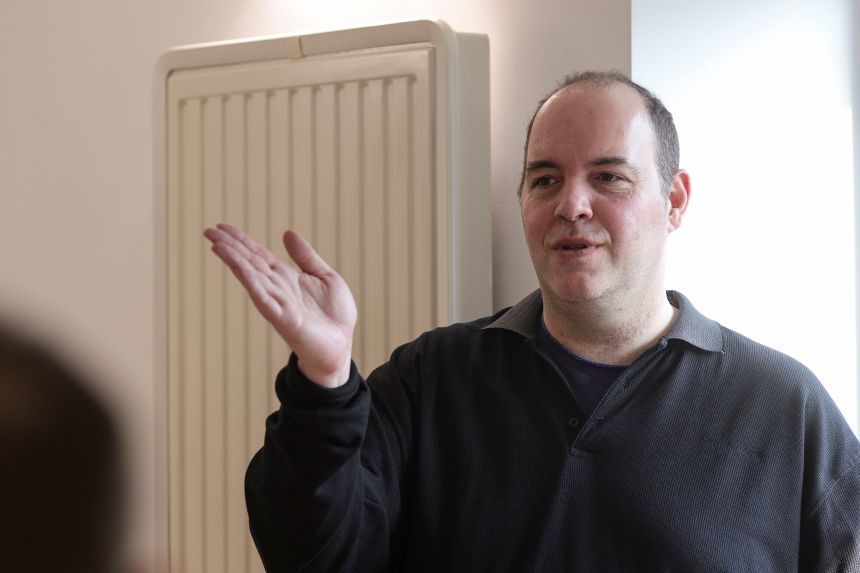 NEWS.ro: INTERVIU - Barbu Mateescu, sociolog: Aceşti oameni din diaspora s-au trezit din domnia semi-feudală pe care PSD a exercitat-o preţ de decenii asupra lor. Iar primul pas al trezirii este furia / Peste un an s-ar putea ca scena politică să arate altfel