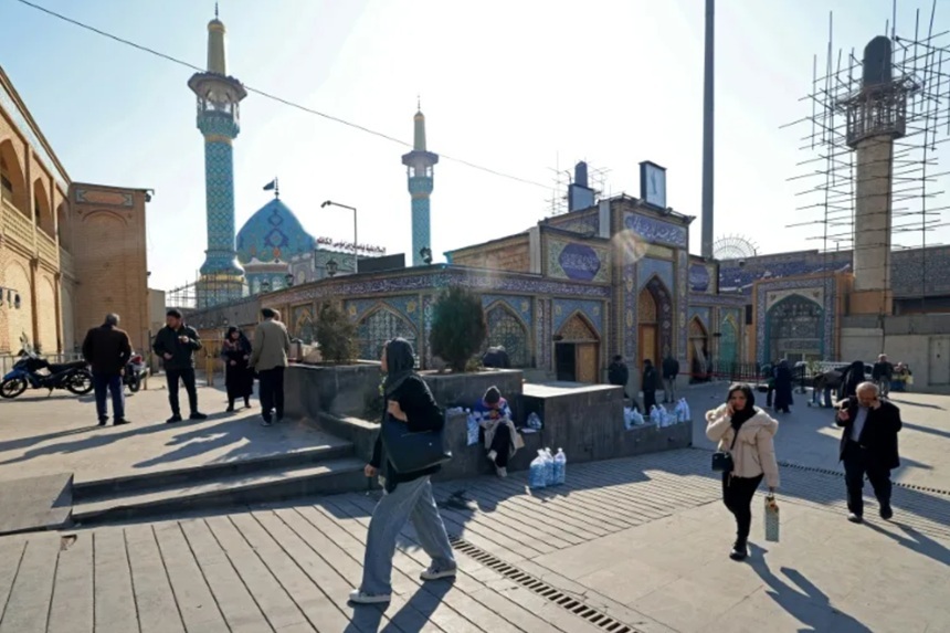 NEWS.ro: Iranul ameninţă să lovească baze militare şi portavioane americane în cazul unui atac