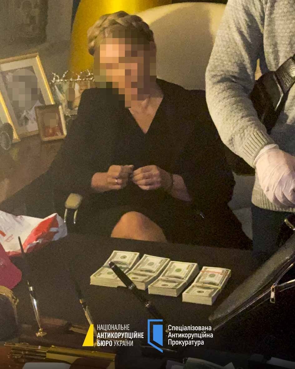 NEWS.ro: Iulia Timoşenko despre percheziţiile anticorupţie de la sediul partidului său: Au venit cu 5 microbuze, au răscolit tot biroul / NABU publică înregistrări audio şi video: teancuri de dolari pe biroul fostului premier