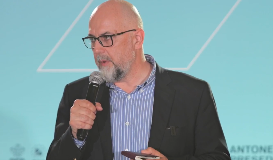 NEWS.ro: Kelemen Hunor: Nu putem rezolva deficitul bugetar doar prin creştere de taxe, prin tăieri, trebuie şi o creştere economică şi de aceea toată lumea doreşte să avem acest pachet aprobat înainte de buget / Ce fel de mpsuri sunt vizate