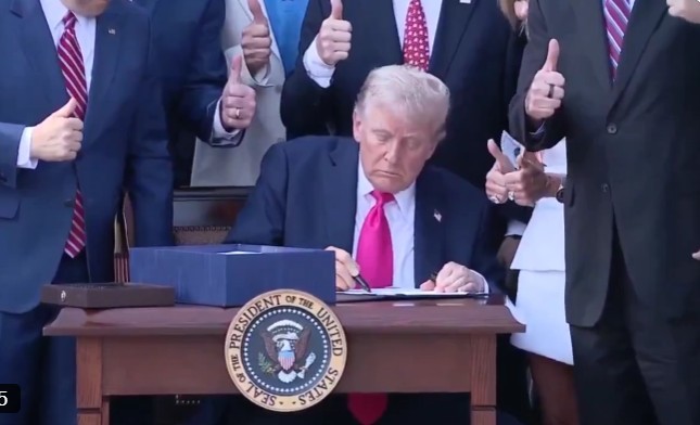 NEWS.ro: La un an de la revenirea sa la Casa Albă, Donald Trump exercită puterea executivă cu foarte puţine restricţii