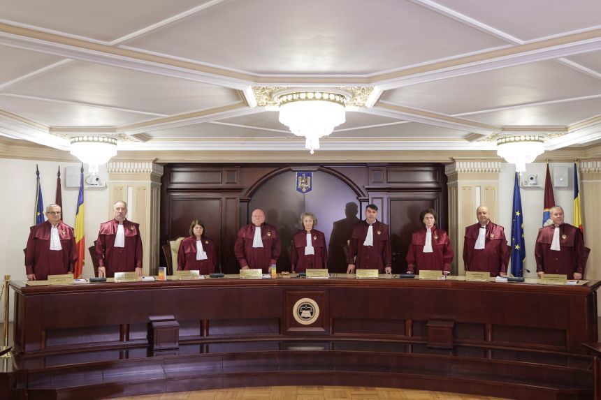 NEWS.ro: Marinescu: Legea privind pensiile magistraţilor e iniţiată de Ministerul Muncii, co-iniţiată de Ministerul Justiţiei, de miniştri ai PSD-ului.  Şi atunci retorica asta legată de judecătorii CCR susţinuţi de PSD pare puţin paradoxală