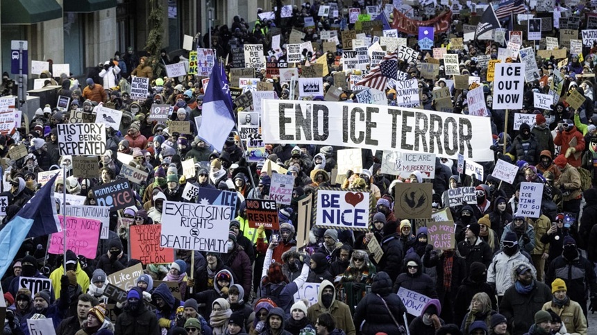 NEWS.ro: Mii de americani au protestat faţă de acţiunile ICE, după două împuşcături fatale