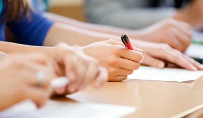 NEWS.ro: Ministerul Educaţiei a publicat calendarul de desfăşurare a competiţiilor şi olimpiadelor şcolare/ Nu au fost programate în perioadele în care se desfăşoară simulările pentru examenele naţionale, probe de aptitudini sau EN la clasa a VI-a