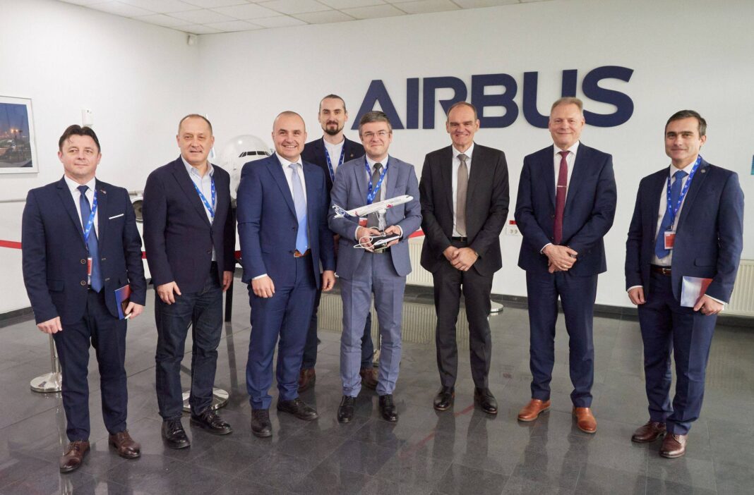 NEWS.ro: Ministrul Economiei, Irineu Darău, vizită la IAR Braşov, Airbus Helicopters România şi Airbus Aerostructure: Braşovul are un potenţial industrial puternic