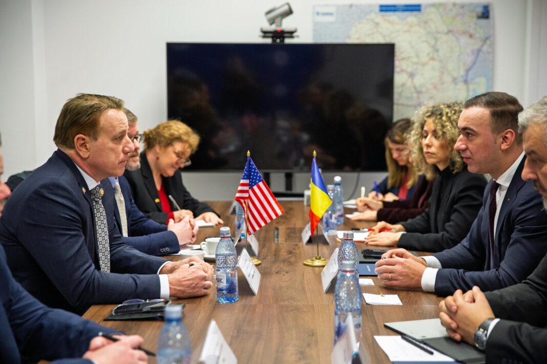 NEWS.ro: Ministrul Energiei, Bogdan Ivan, l-a primit pe Pat Fallon, congresman republican din Texas: Interesul companiilor americane pentru investiţii în România creşte pentru că există resurse, proiecte mature şi predictibilitate