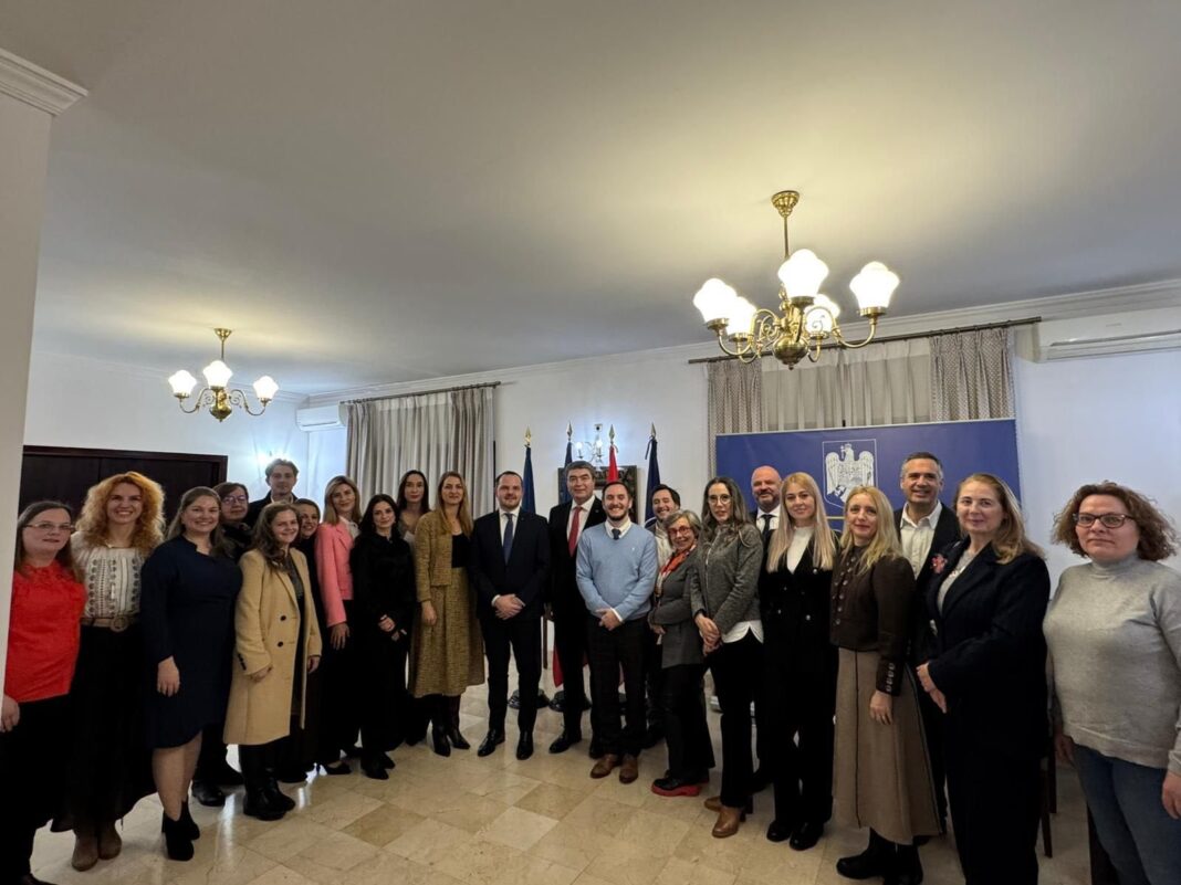 NEWS.ro: Ministrul Sănătăţii, după întâlnirea cu comunitatea medicală românească din Madrid: Mulţi dintre ei şi-au exprimat dorinţa de a contribui cu idei şi expertiză, pentru a construi parteneriate medicale reale între România şi Spania - FOTO