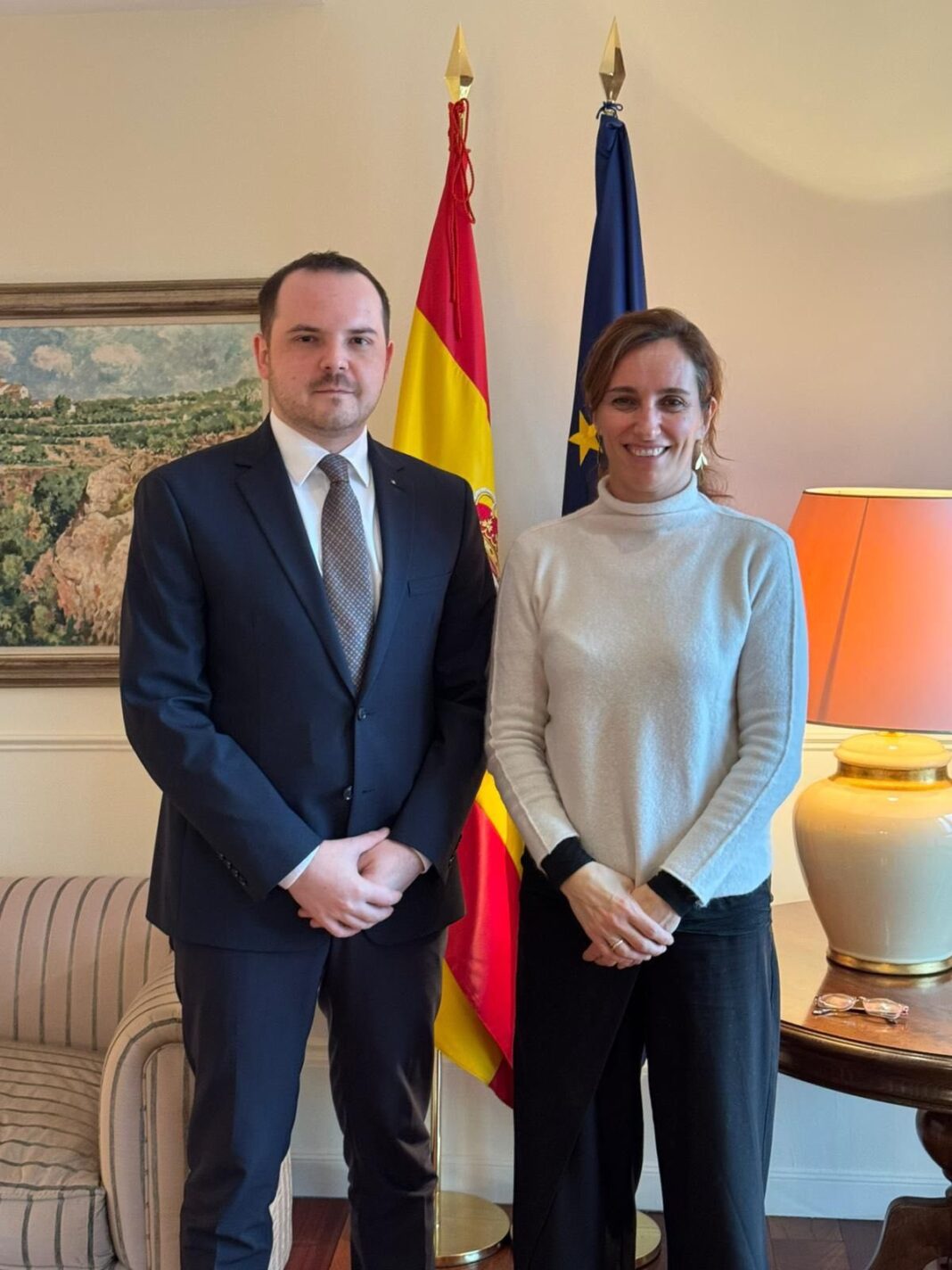 NEWS.ro: Ministrul Sănătăţii, întâlnire cu omologul din Spania: Un punct important al discuţiilor a fost reforma sistemului de gărzi. Varianta gărzilor de 12 ore confirmă că direcţia noastră este aliniată practicilor europene