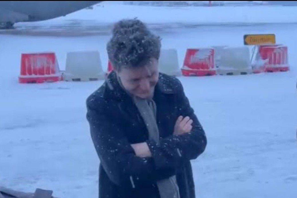 NEWS.ro: Miruţă spune că discuţia privind un avion prezidenţial trebuie purtată: Statul român poate pune această aeronavă Spartan, care aceste condiţii le are. Nu avem o variantă un pic mai bună, să spui că nu stă zgribulit, ci stă jumătate zgribulit
