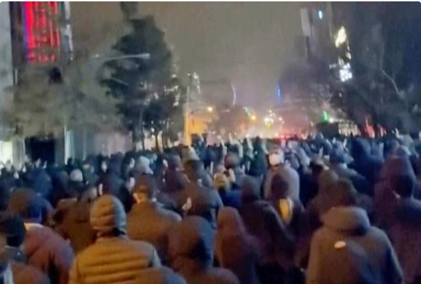 NEWS.ro: Mulţimi mari se adună pentru mitinguri pro-regim în tot Iranul