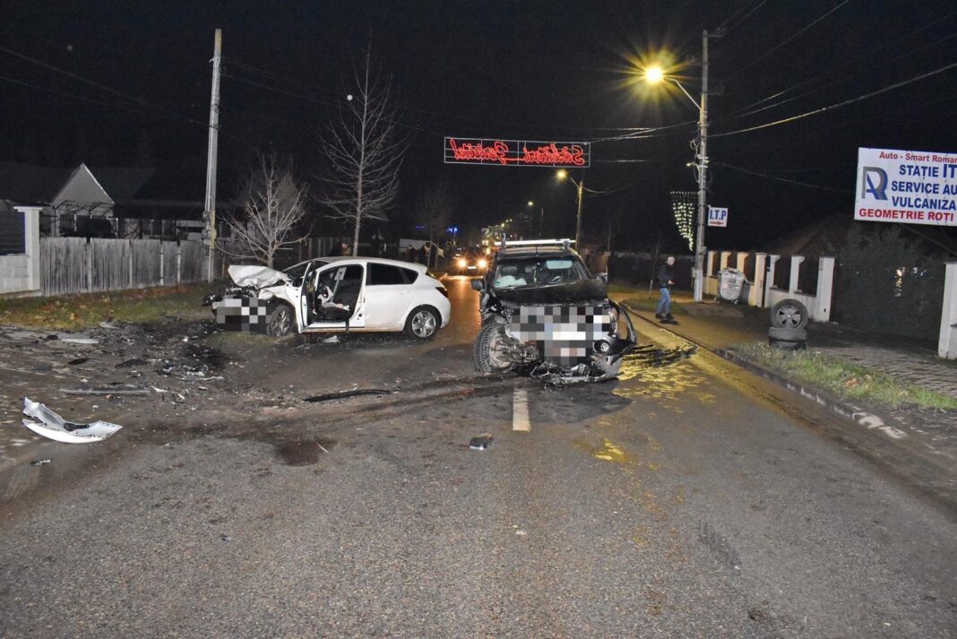 NEWS.ro: Neamţ: Şase persoane, între care doi copii, transportate la spital după un accident în care au fost implicate trei autoturisme - FOTO