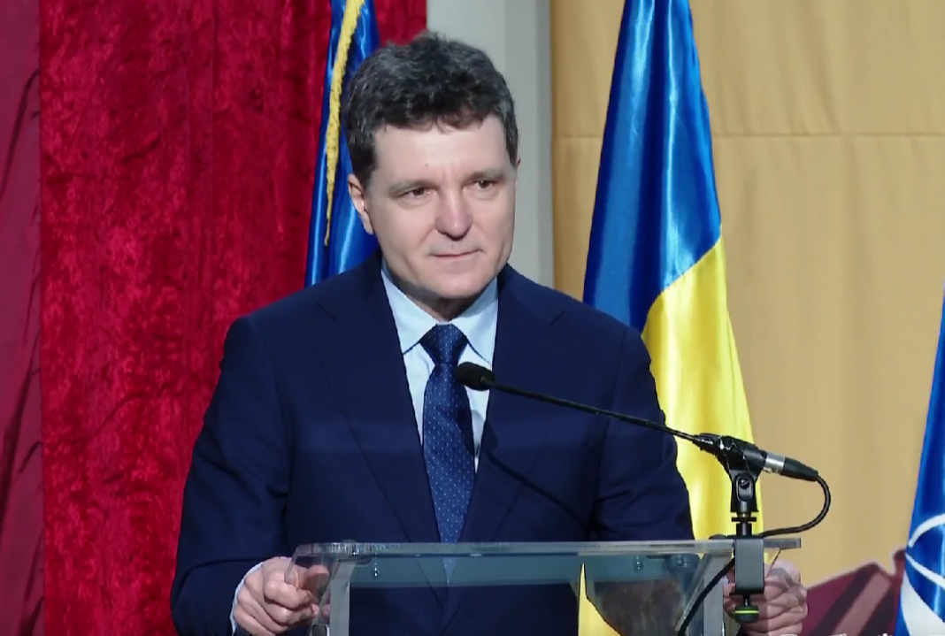 NEWS.ro: Nicuşor Dan: În instanţă, tot timpul mi-au plătut oamenii care dau statul în judecată pentru că-l ajută să nu mai greşească /  Matematica îţi exersează creierul să desparţi un peisaj complex în mai multe probleme rezolvabile