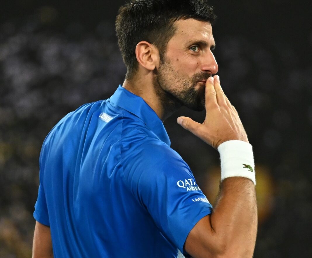 NEWS.ro: Novak Djokovici, victoria cu numărul 400 la un Grand Slam. El a reuşit accederea în optimi la Australian Open, după un meci în care a riscat descalificarea - VIDEO