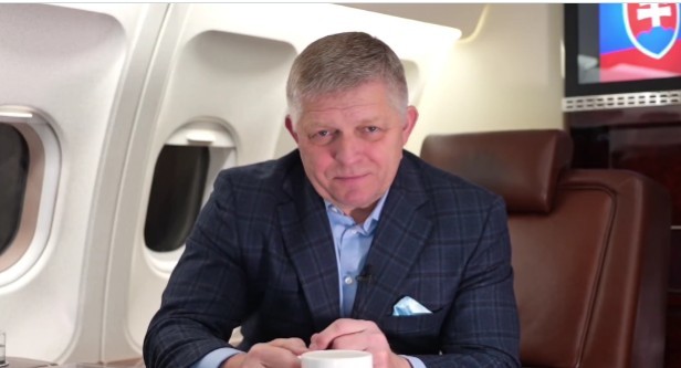 NEWS.ro: „O cină extrem de scumpă la Bruxelles”. Premierul slovac Robert Fico se plânge că summitul UE convocat de urgenţă este inutil şi costisitor
