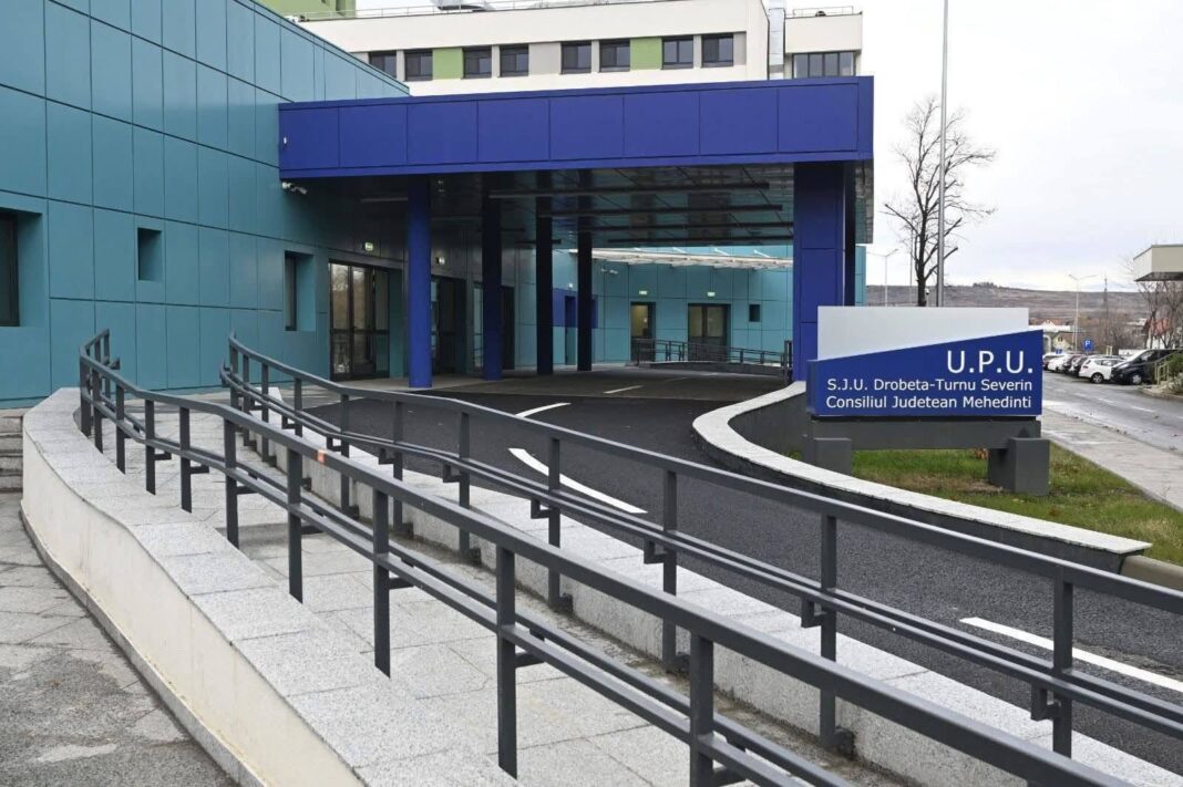NEWS.ro: O tânără din Mehedinţi a acuzat medicii de la Spitalul Judeţean Drobeta-Turnu Severin că au lăsat-o să aştepte două ore în Urgenţă / Reprezentanţii unităţii sanitare spun că au prioritizat pacienţii şi că femeia nu a necesitat internate