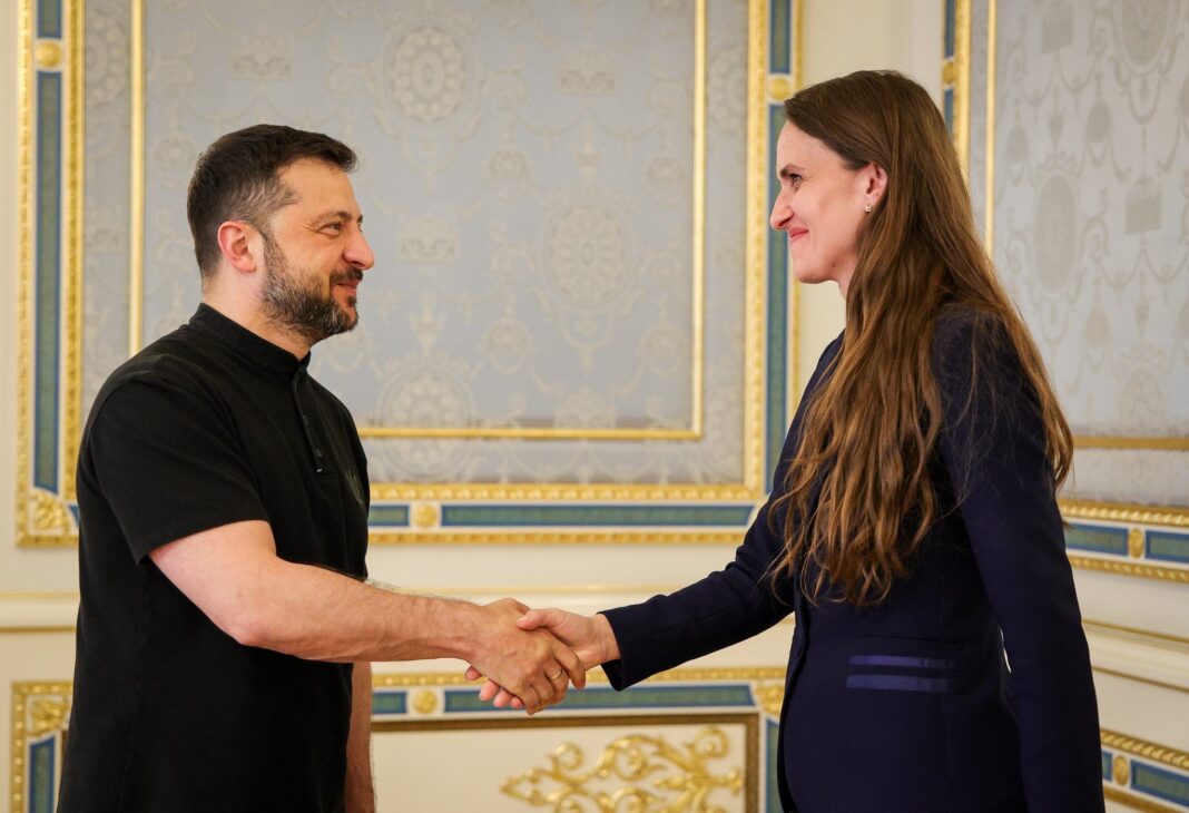 NEWS.ro: Oana Ţoiu: Legea care a intrat în vigoare astăzi nu priveşte nicio restricţie privind dreptul de cetăţenie al comunităţilor româneşti din Ucraina. Aceasta a fost o informaţie falsă, amplificată politic