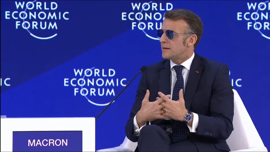 NEWS.ro: Ochelarii de soare tip „Top Gun” ai lui Macron cuceresc internetul. Însuşi Trump i-a remarcat în timpul discursului de la Davos: „Ce naiba s-a întâmplat?”