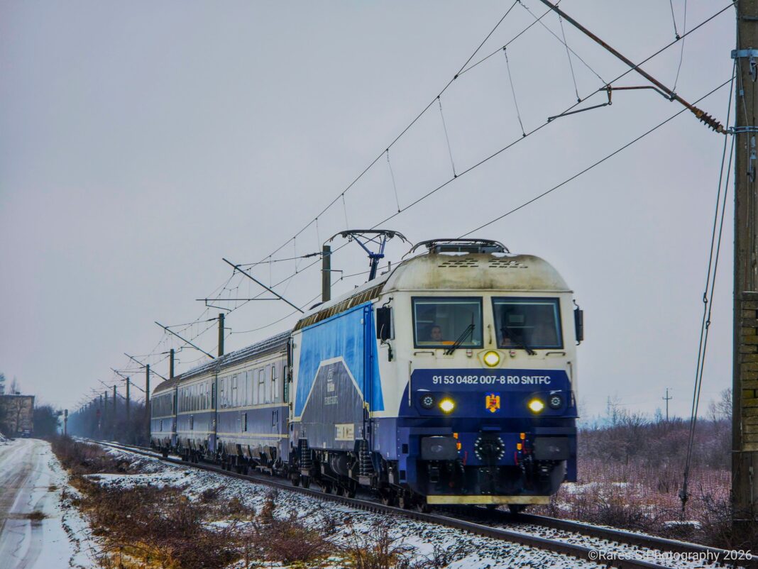 NEWS.ro: ONG: O locomotivă PNRR întârzie un tren cu 10 ore / Şi locomotiva trimisă în ajutor s-a stricat / 19 locomotive au fost modernizate prin PNRR / Întrebări pentru ministrul Transporturilor, conducerea CFR şi firma care a reabilitat locomotivele
