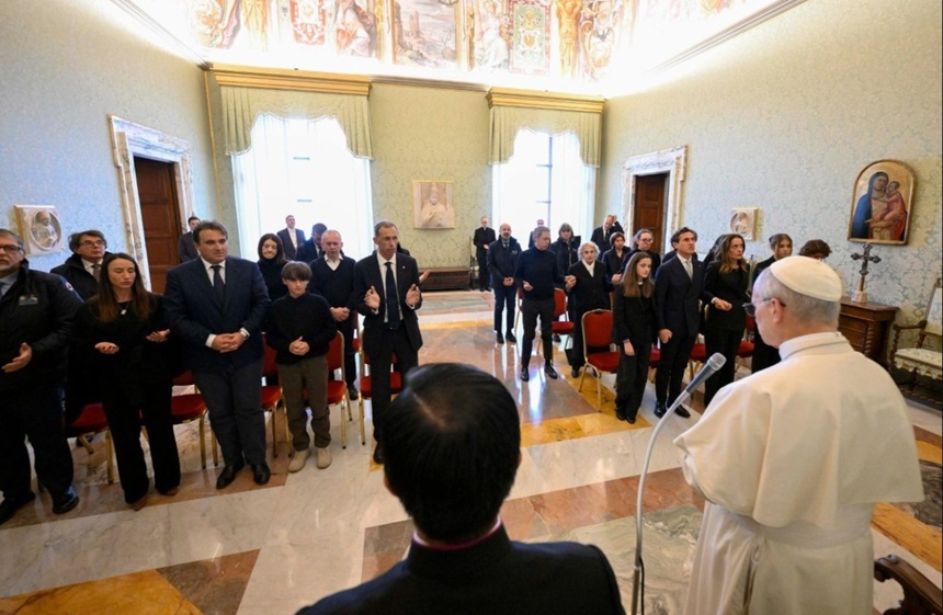 NEWS.ro: Papa Leon al XIV-lea primeşte în audienţă privată un grup de aproximativ 20 de rude ale victimelor de la Crans Montana