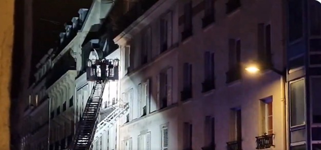 NEWS.ro: Paris - Cel puţin un rănit grav după ce un apartament s-a prăbuşit peste cel de dedesubt  Alte 19 persoane au fost rănite uşor