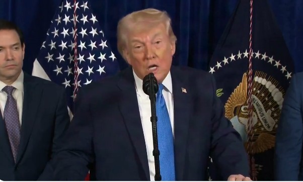 NEWS.ro: Pariul lui Trump pe schimbarea regimului în Venezuela este o abatere semnificativă de la agenda MAGA. Marjorie Taylor Greene spune că Trump a „ignorat” mişcarea. Intervenţia militară ar putea aduce riscuri în alegerile intermediare din noiembrie