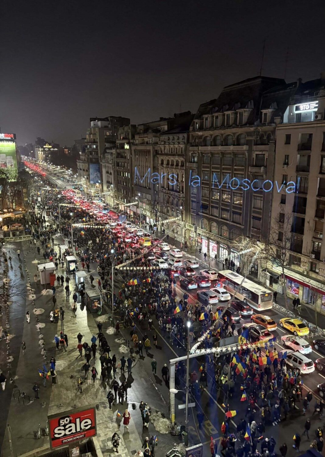 NEWS.ro: Persoana care a proiectat mesajul ”Marş la Moscova” în timpul protestului AUR, amendată cu 1.000 de lei