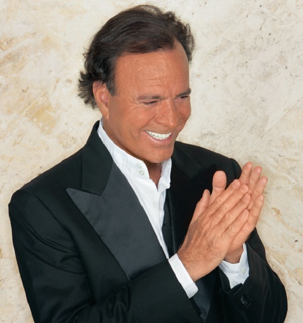 NEWS.ro: Plângerea împotriva lui Julio Iglesias vizează fapte de „trafic de persoane” şi infracţiuni „sexuale”
