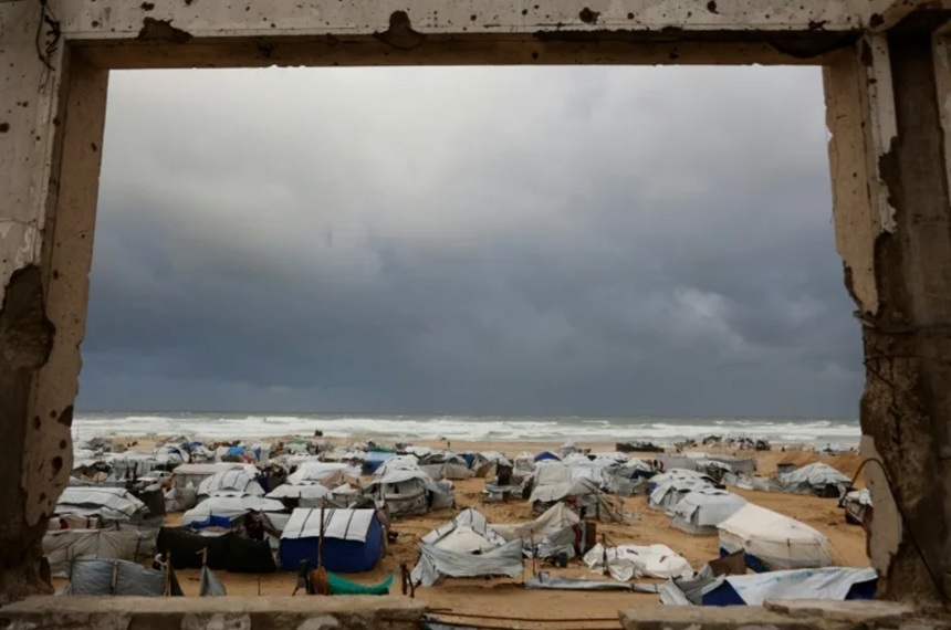 NEWS.ro: Planul Trump în Fâşia Gaza intră în faza a doua, în urma unui acord privind înfiinţarea unui Comitet de guvernare a enclavei. Un fost viceministru palestinian, Ali Shaath, urmează să conducă Comitetul. Consiliul Păcii, reprezentat pe teren de bulgarul Nic