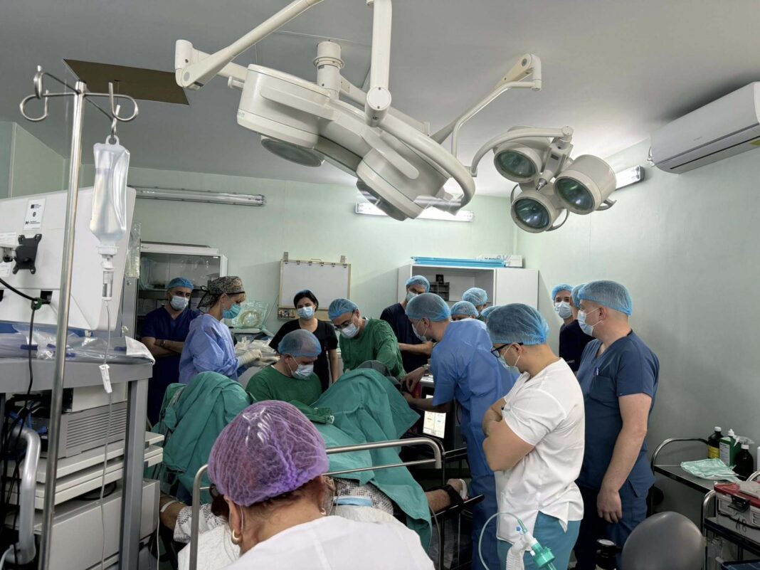 NEWS.ro: Premieră medicală la Spitalul Judeţean de Urgenţă Piteşti – Doi pacienţi au beneficiat de proceduri de tratament modern al adenomului de prostată prin enucleere cu lasee / Spitalizarea, redusă de la două săptămâni la 48 de ore