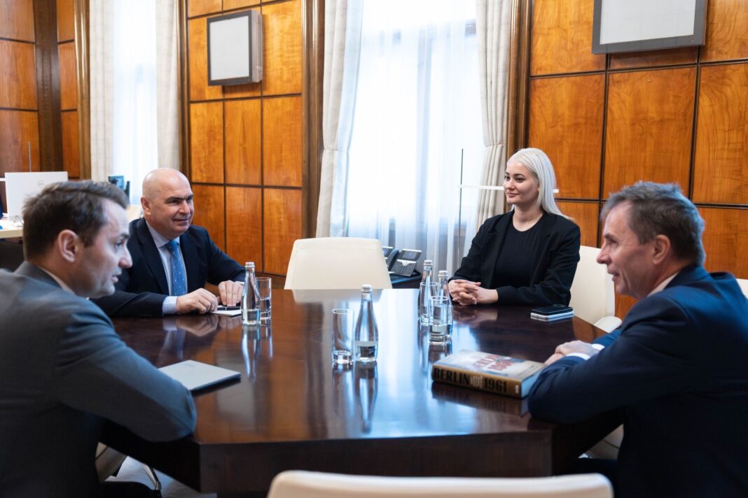 NEWS.ro: Premierul Ilie Bolojan a primit la Palatul Victoria o delegaţie a companiei Wizz Air, la solicitarea companiei / Părţile au convenit asupra importanţei ca operatorul aerian să răspundă aşteptărilor pasagerilor