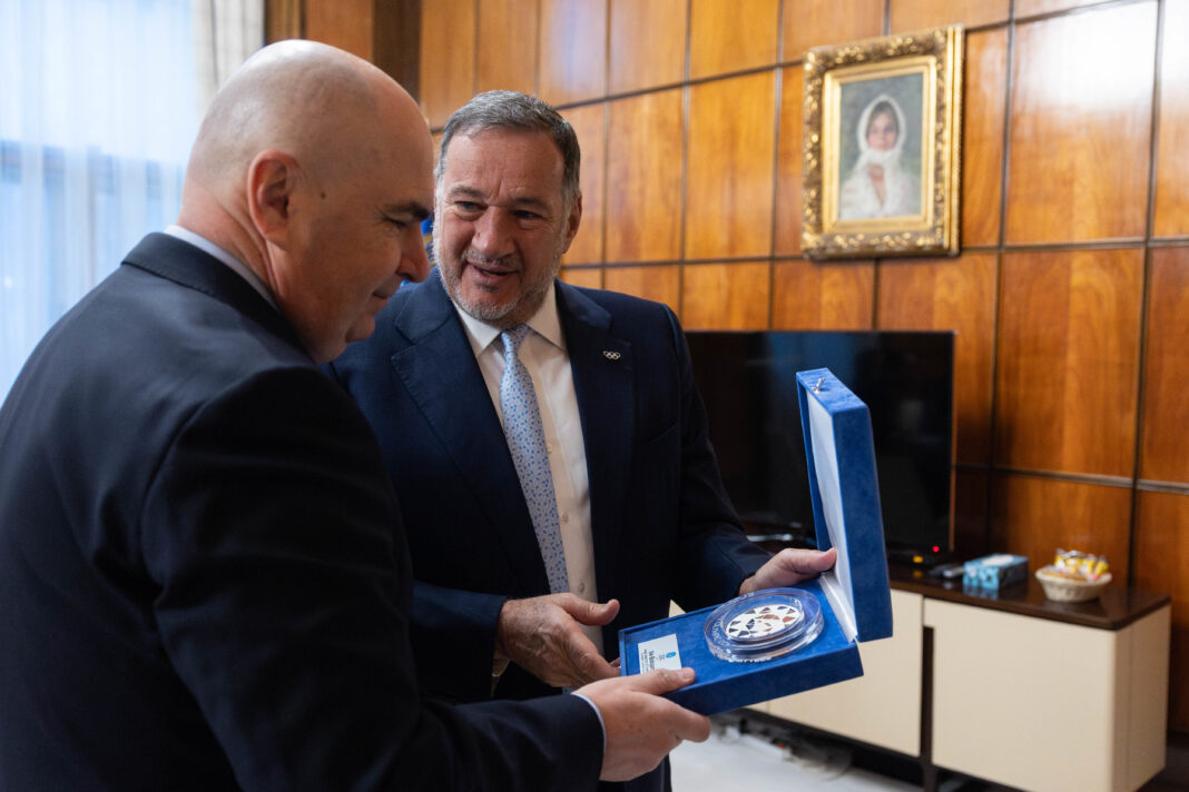 NEWS.ro: Premierul Ilie Bolojan, întâlnire cu preşedintele Asociaţiei Comitetelor Olimpice Europene (EOC), Spyros Capralos / România se pregăteşte să găzduiască, pentru a doua oară, Festivalul Olimpic al Tineretului European (FOTE), ediţia de iarnă 2027
