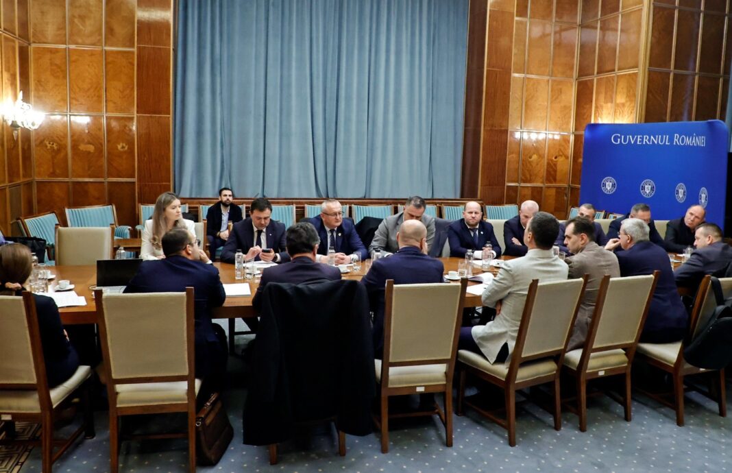 NEWS.ro: Premierul Ilie Bolojan reclamă dezechilibre în administraţia locală: dependenţă mare de transferurile de la bugetul de stat, venituri reduse din taxele şi impozitele locale, cheltuieli cu salariile mult mai mari decât veniturile locale