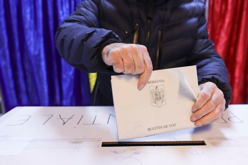 NEWS.ro: Preşedintele AEP:  Aş vrea să nu mai avem cabine de vot cu perdeluţe, să avem urne transparente/ Este necesar să actualizăm nivelul contravenţiilor, pentru că unele sume sunt foarte mici